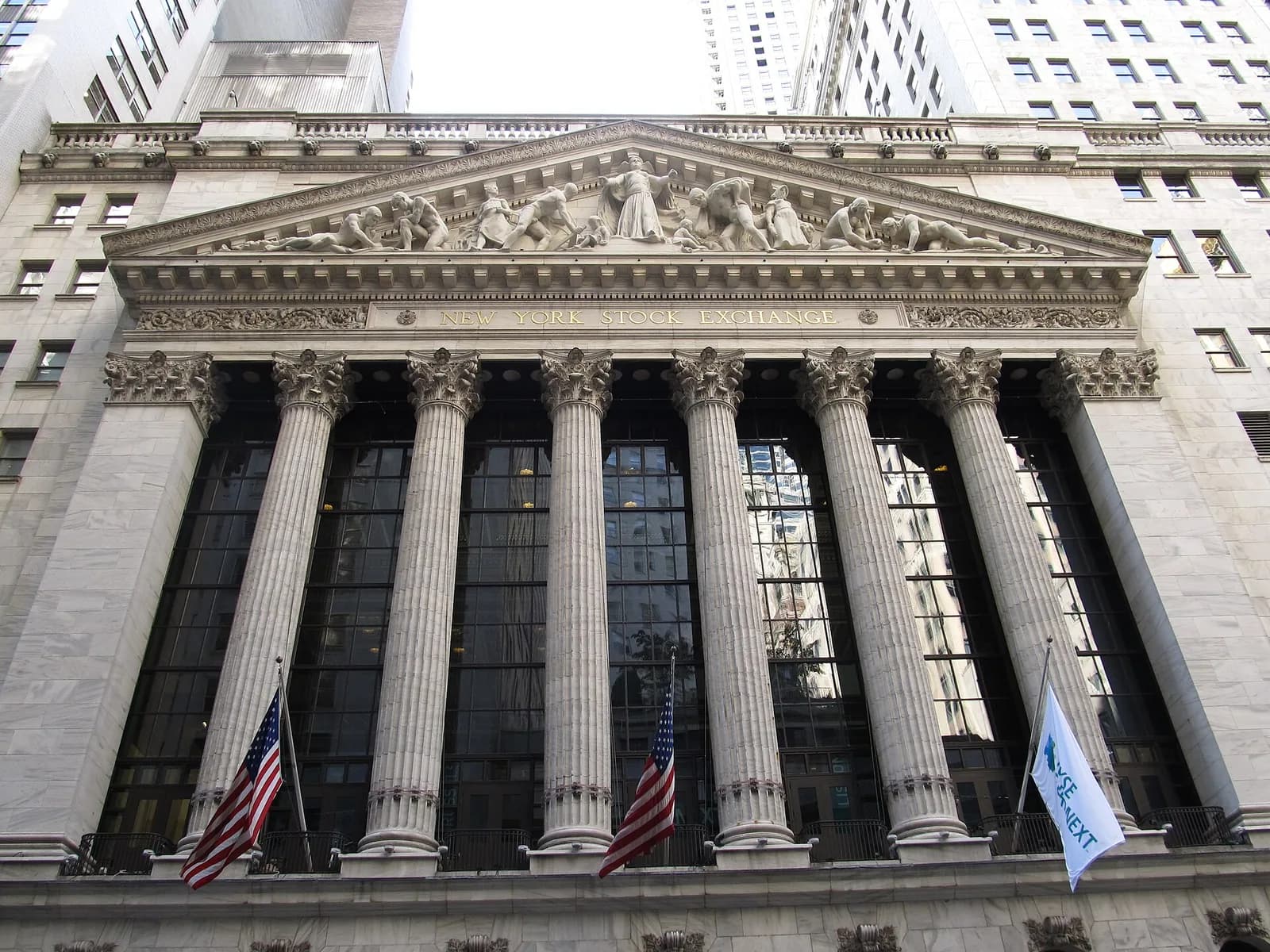 US Stocks Mixed as Treasury Yields Hit 24-Year High