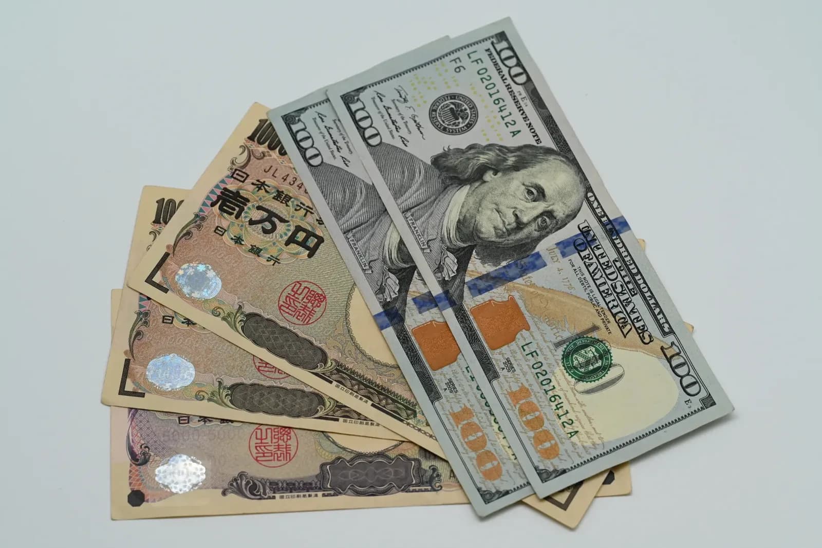 Yen Strengthens on BoJ Hike Signals
