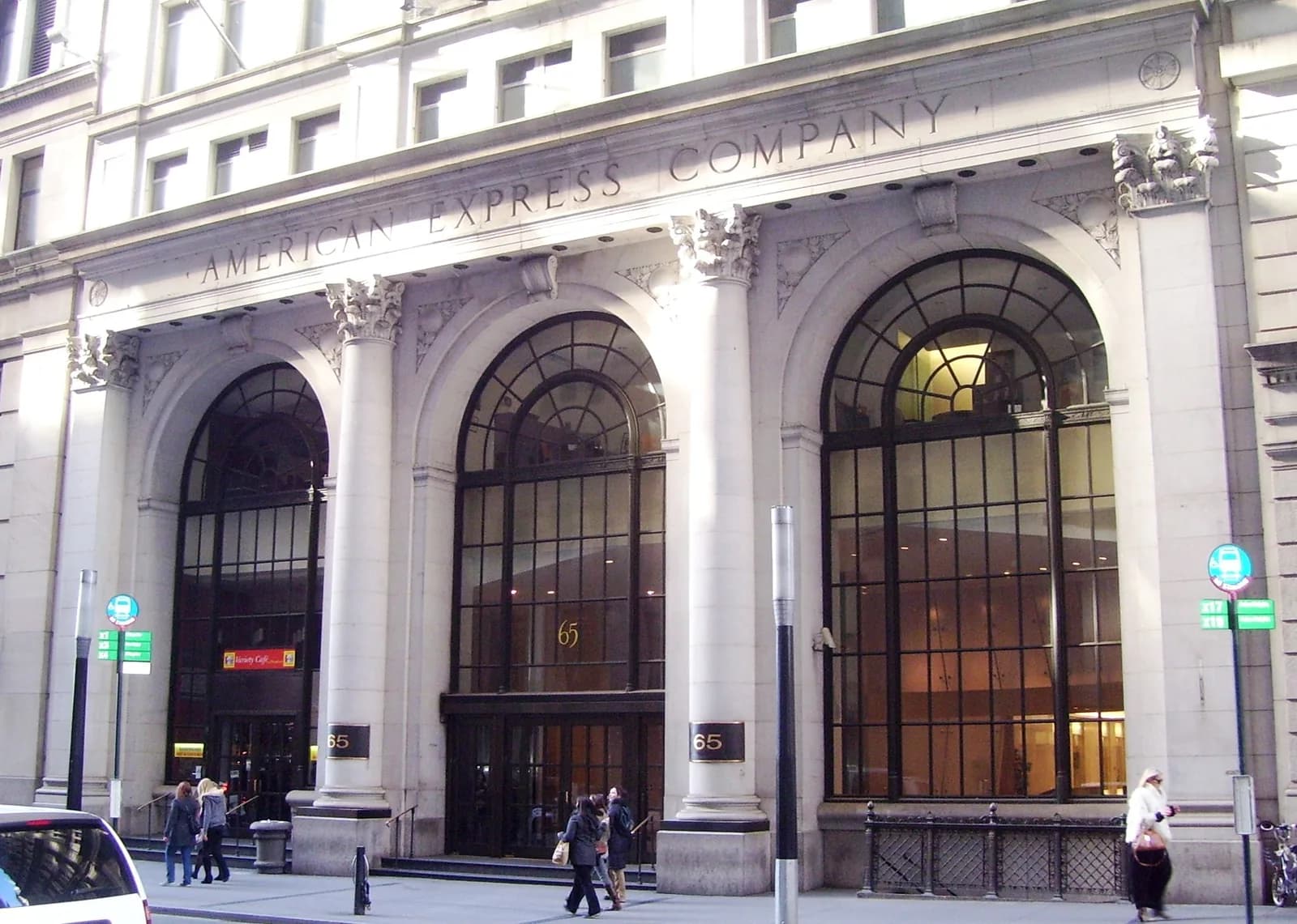 Reguladores de EE. UU. multan a American Express con $350 millones por fallas en AML