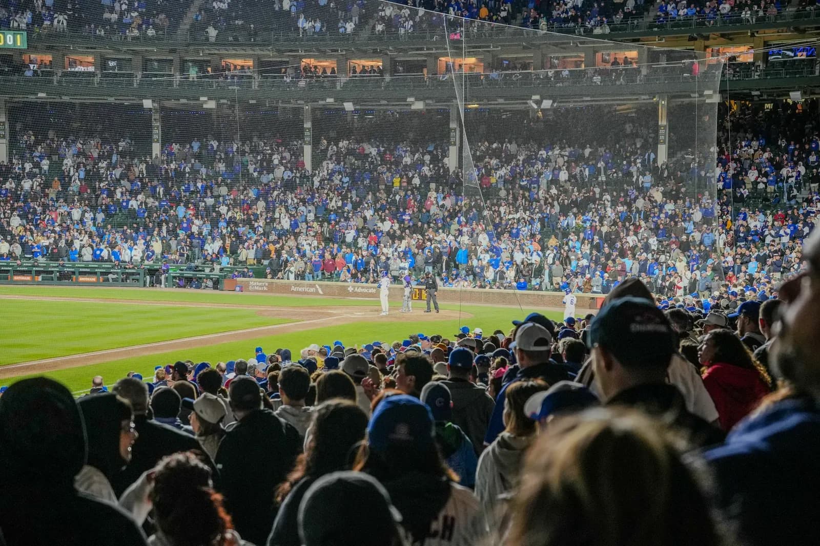Cerveceros vencen a Dodgers 2-1 en el primer juego de la NLCS