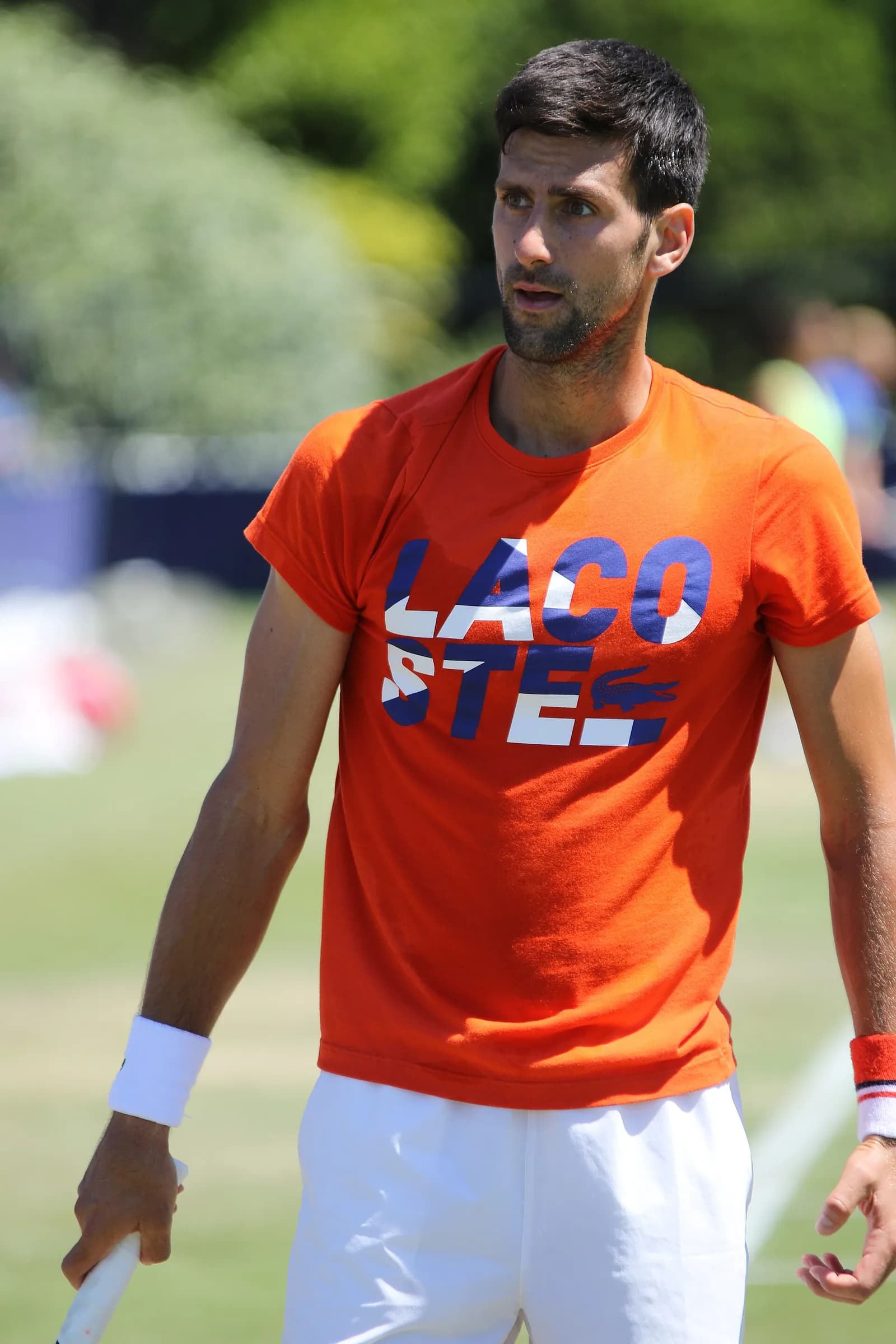 Djokovic regresa a Basilea con una remontada que mantiene viva su opción a Turín