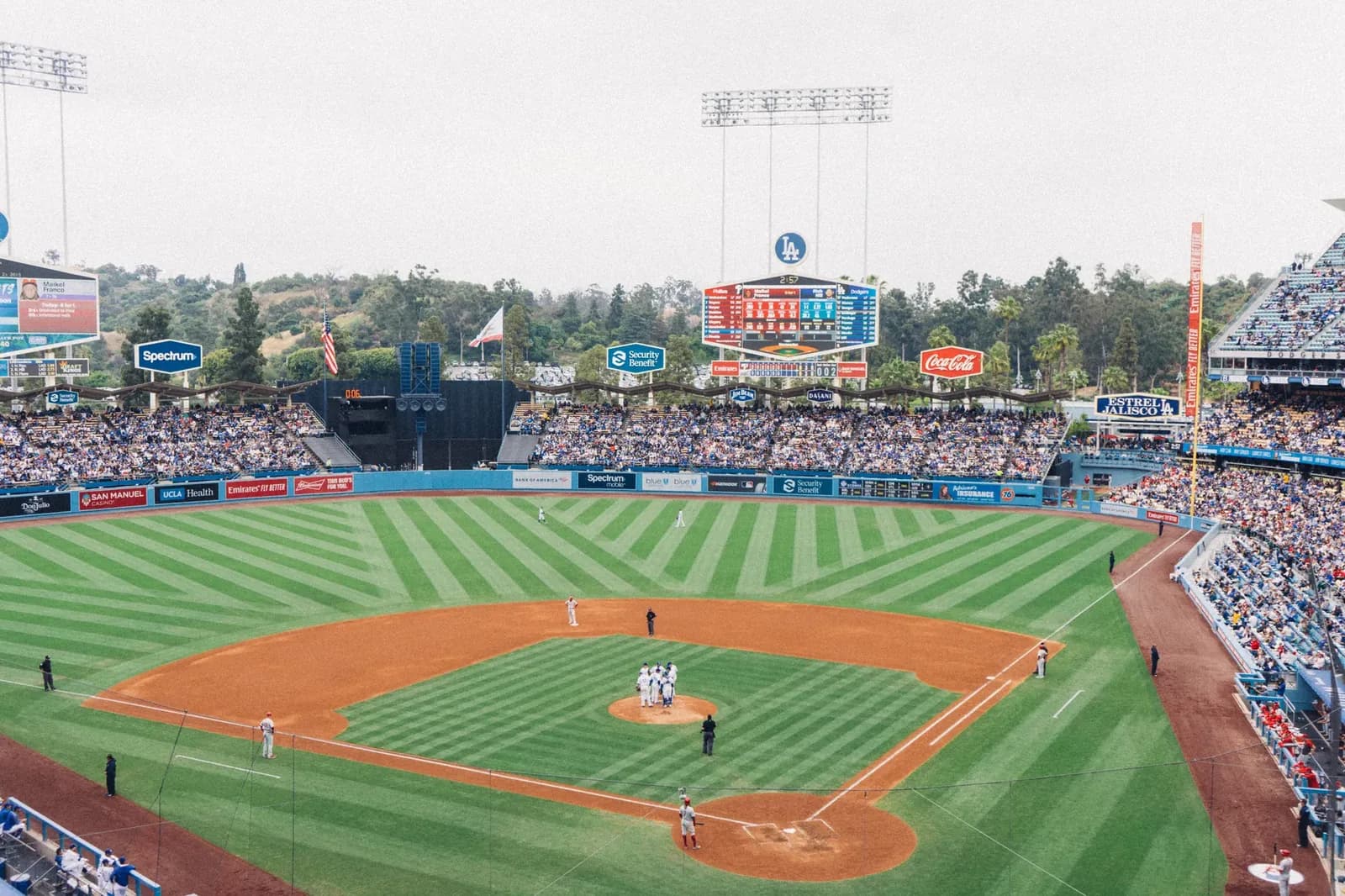 Dodgers, Rays y Brewers avanzan en los playoffs de la MLB; Yankees barridos