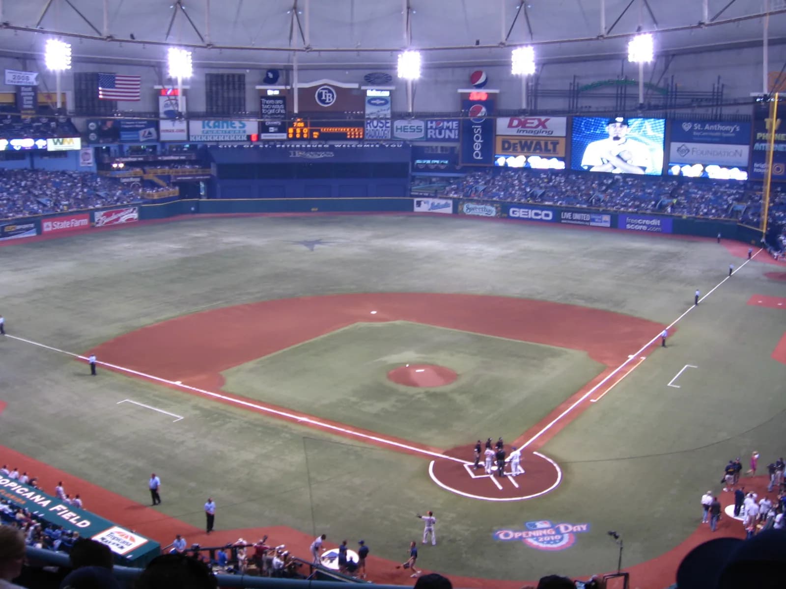 Una quinta entrada de ocho carreras de los Brewers sorprende a los Rays en el tercer juego de la Serie Mundial