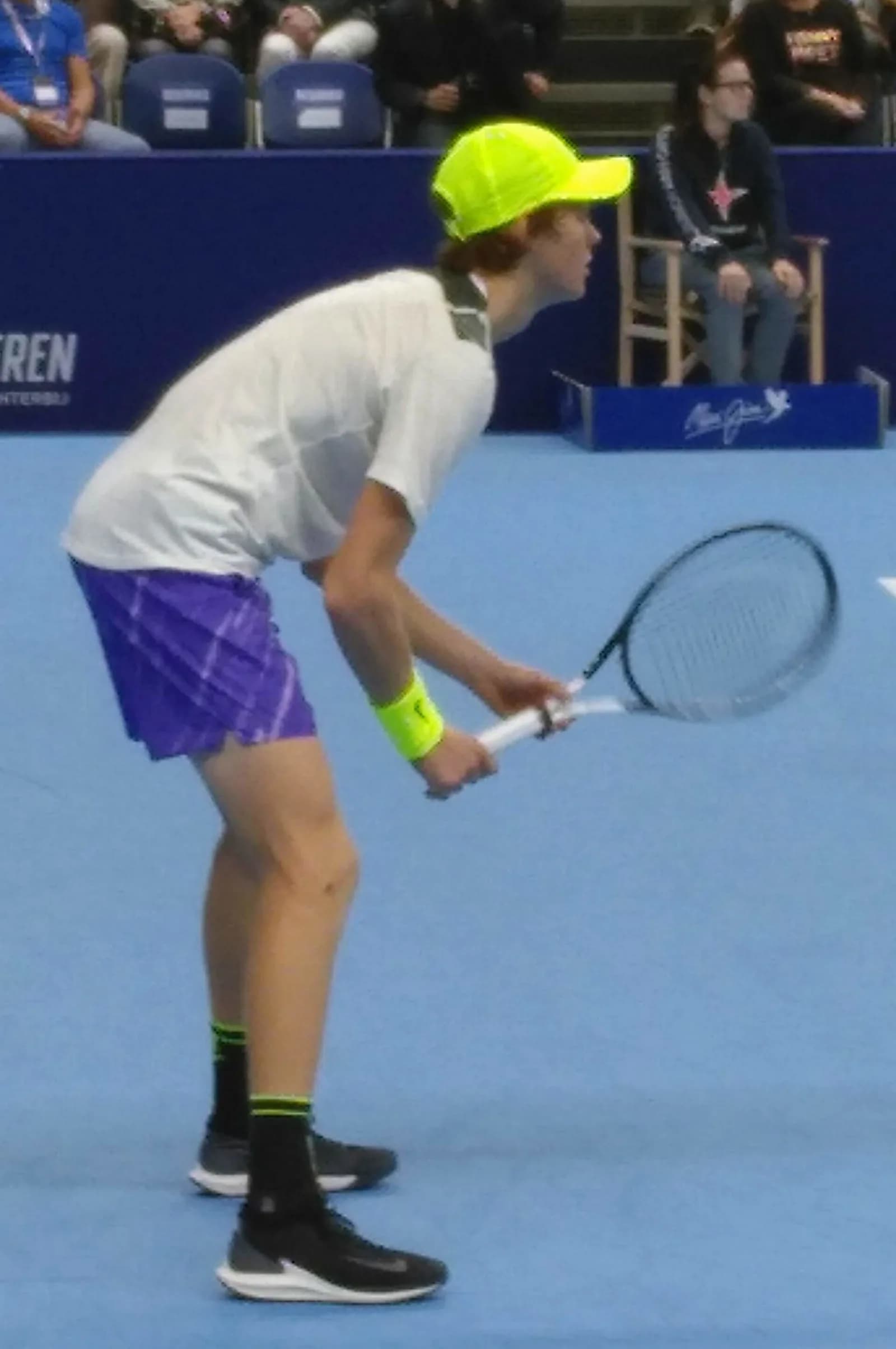 Sinner se retira del Masters de Shanghái por lesión de rodilla