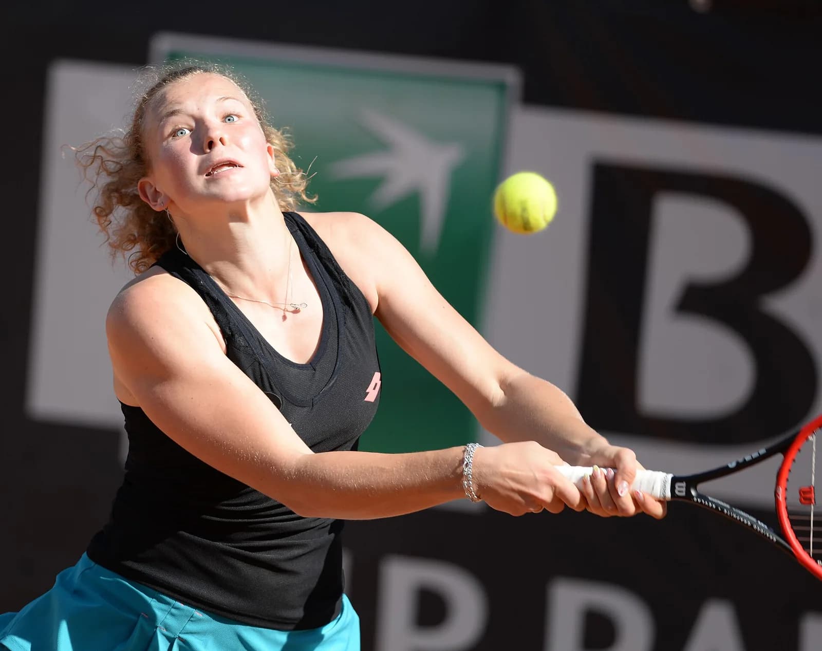 Siniakova Captures Sixth Career Title in Osaka Final