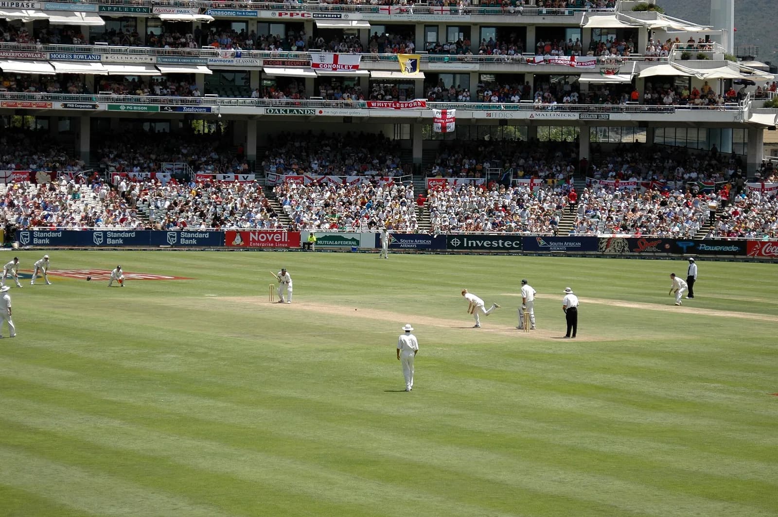 South Africa set Australia 288 to win Cape Town decider