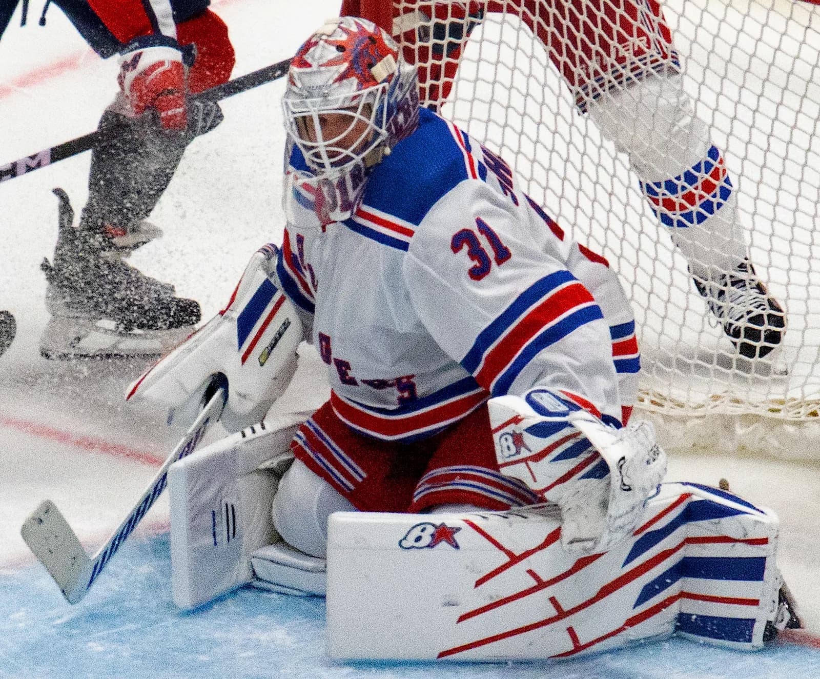 Shesterkin de los Rangers fuera por el resto de la temporada por lesión