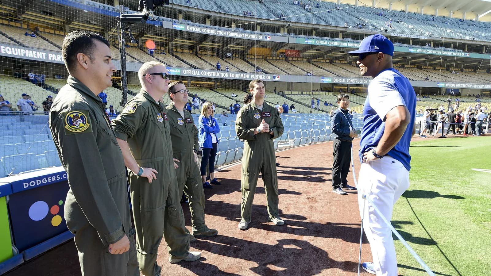 Brewers stun Dodgers 6-2, take 3-0 NLCS lead