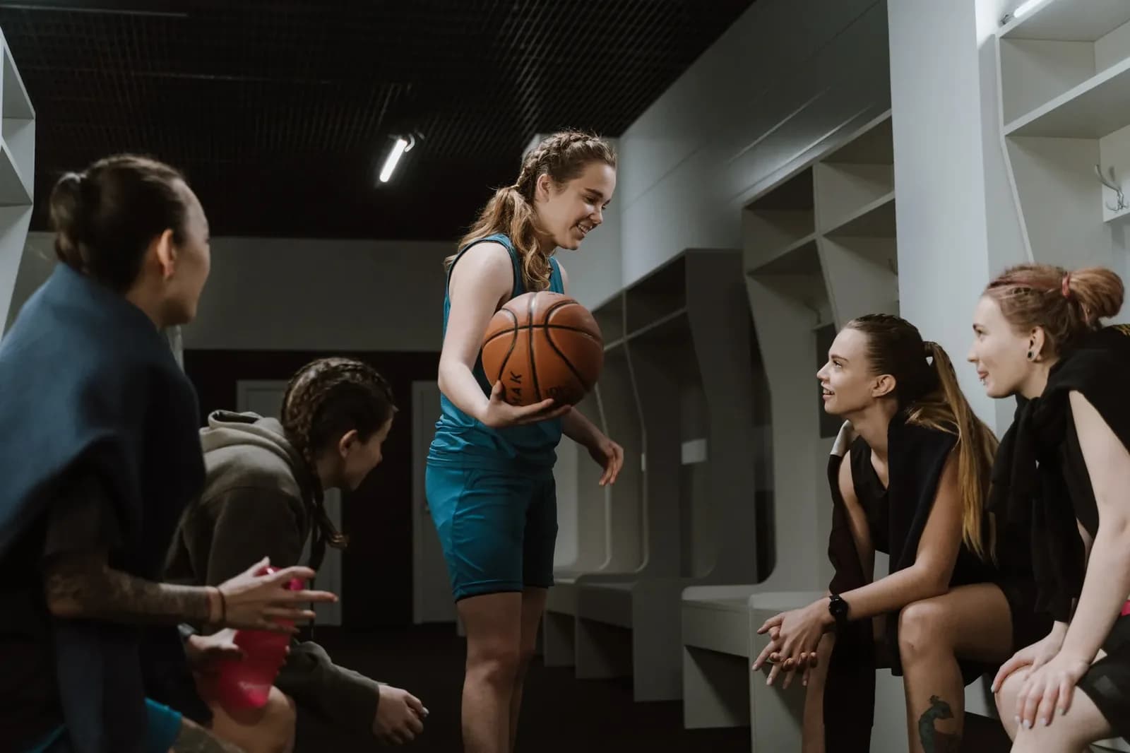 Lynx rout Fever 86-66, drop Indiana to sixth seed