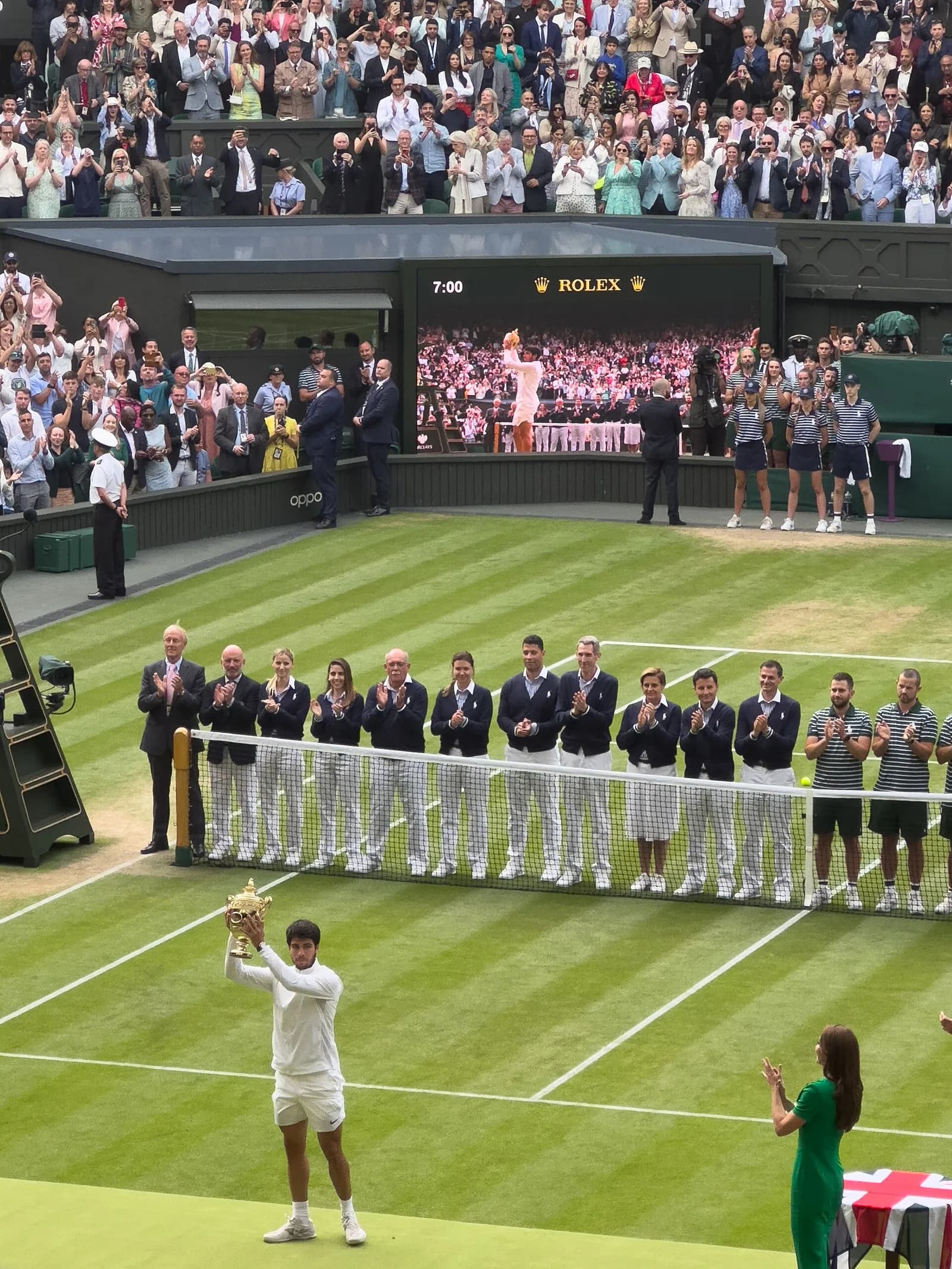 Alcaraz gana el Abierto de Japón, su primer título tras la lesión