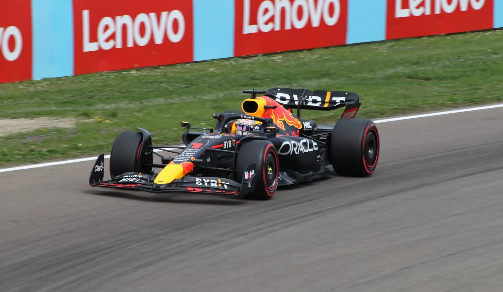 Verstappen logra la pole para el Sprint de Singapur