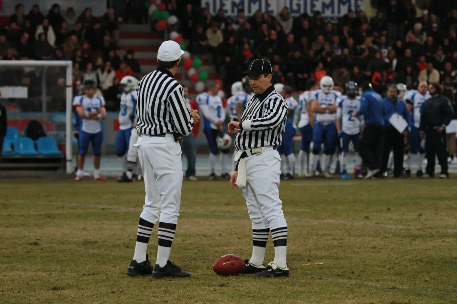 NFL suspende al árbitro Adrian Hill y al juez de línea Jeff Seeman